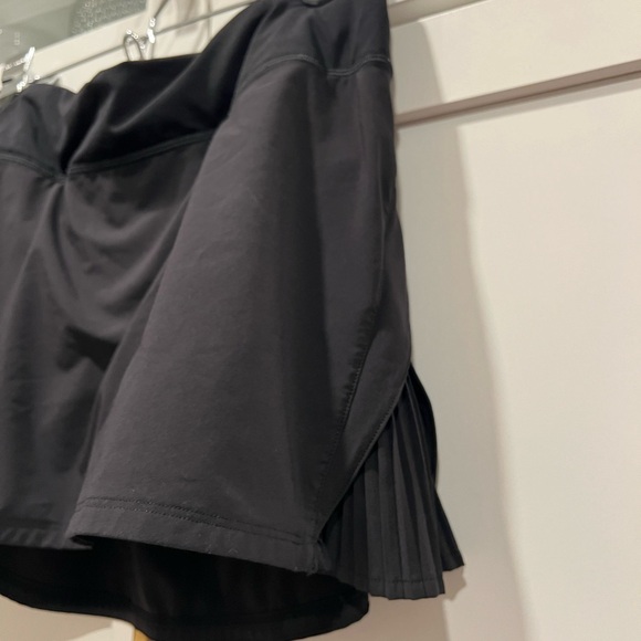 Lululemon size 6 pleated skirt black - Picture 5 of 11